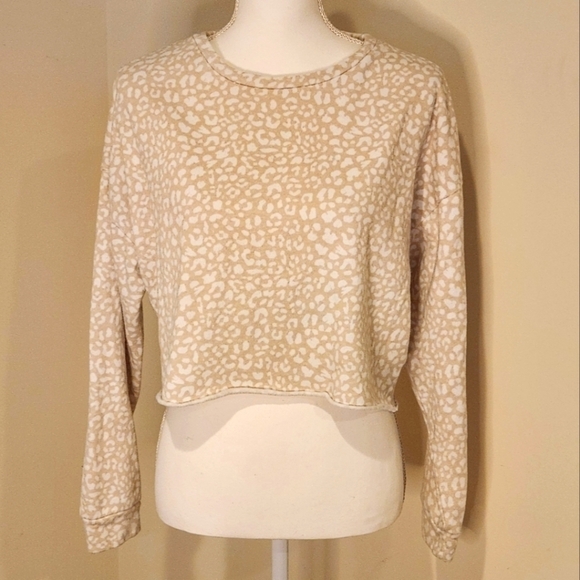 Colsie Women's Leopard Print Beige and White Cropped Sweatshirt, size Medium - Picture 1 of 9
